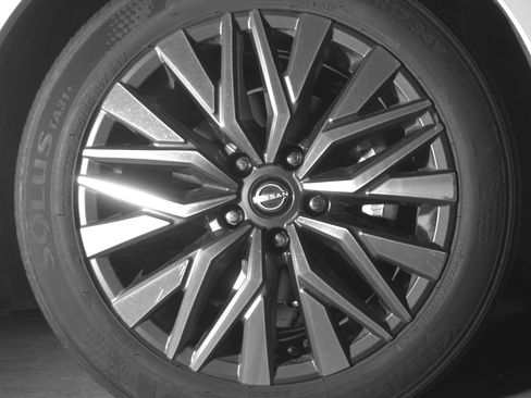 Used 2025 Nissan Altima 2.5 SV FWD image 13