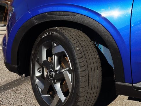 Used 2024 Hyundai Venue SEL image 5