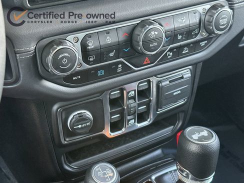 Used 2025 Jeep Wrangler Unlimited Sahara w/ Safety Group AWD/4WD image 21