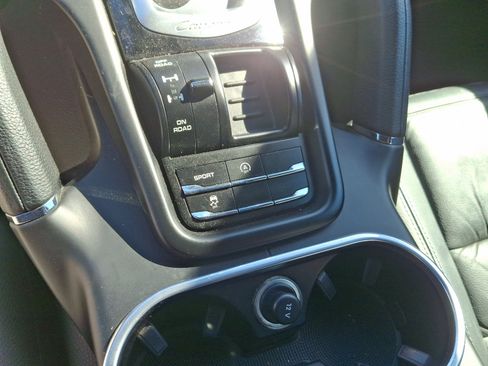 Used 2014 Porsche Cayenne image 27