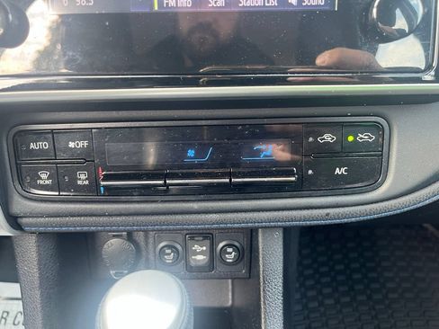 Used 2017 Toyota Corolla SE w/ Carpet Mat Package (TMS) FWD image 17
