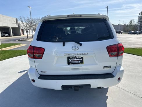 Used 2017 Toyota Sequoia SR5 w/ Premium Package image 9