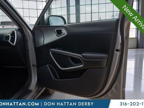 Used 2023 Kia Soul LX w/ LX Technology Package FWD image 26