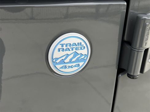 Used 2022 Jeep Wrangler Unlimited Sahara w/ Cold Weather Group image 9