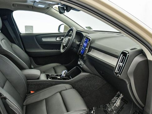 Certified 2025 Volvo XC40 B5 Plus w/ Climate Package image 17