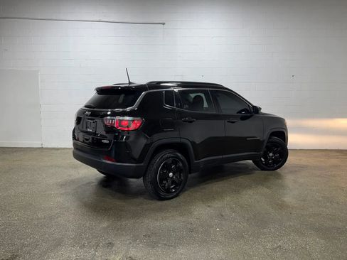 Used 2020 Jeep Compass Latitude w/ Popular Equipment Group AWD/4WD image 3