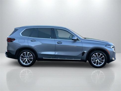Used 2025 BMW X5 xDrive50e image 8