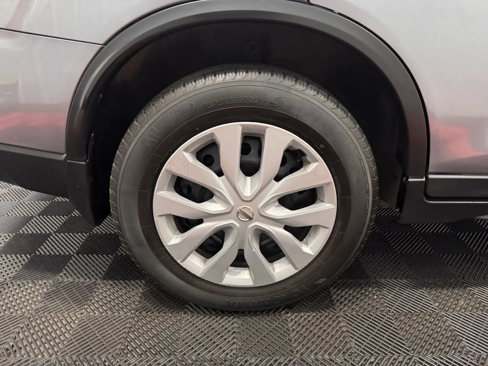 Used 2020 Nissan Rogue S FWD image 16