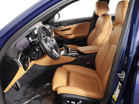 Used 2022 BMW M550i xDrive w/ Premium Package image 37