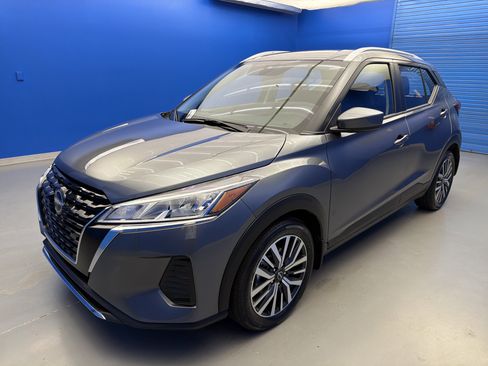 Used 2022 Nissan Kicks SV FWD image 4