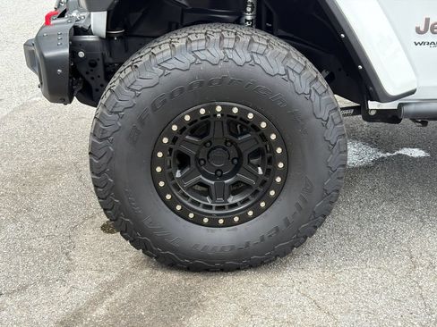 Used 2021 Jeep Wrangler Unlimited Rubicon AWD/4WD image 11