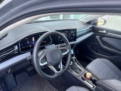 Used 2025 Volkswagen Jetta SE FWD image 11