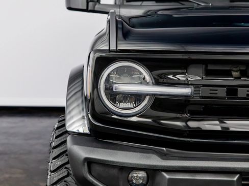 Used 2025 Ford Bronco Outer Banks AWD/4WD image 3