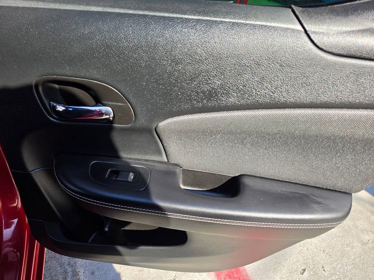 Used 2013 Dodge Avenger SE FWD image 27