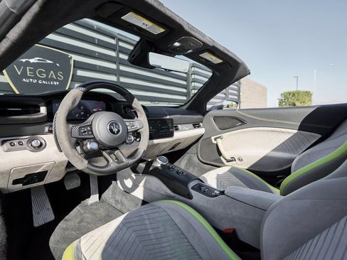 Used 2023 Maserati MC20 Spyder RWD image 2