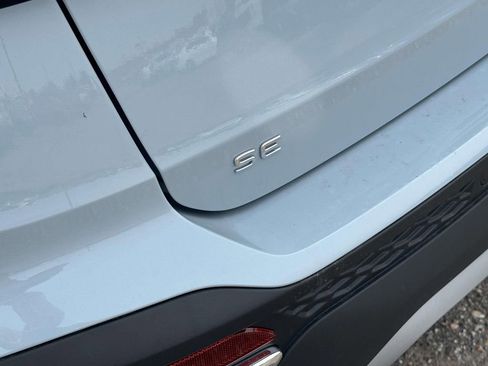 New 2026 Volkswagen Taos SE FWD image 8