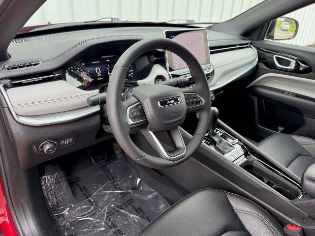 Used 2025 Jeep Compass Limited AWD/4WD image 10