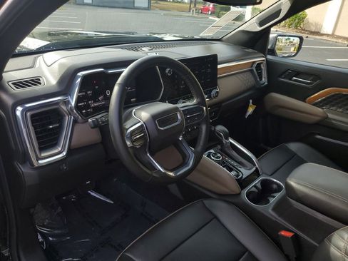 Used 2023 GMC Canyon Denali w/ Denali Black Edition image 28