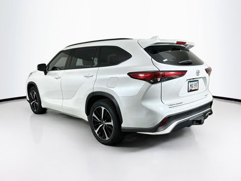 Used 2022 Toyota Highlander XSE AWD/4WD image 5