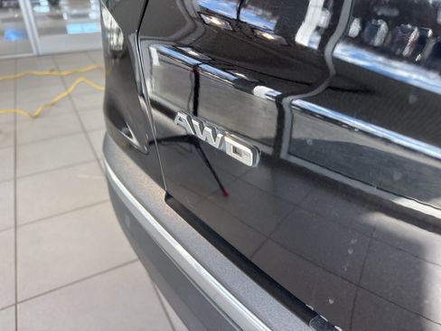 Used 2017 Cadillac XT5 Platinum w/ Driver Assist Package image 13