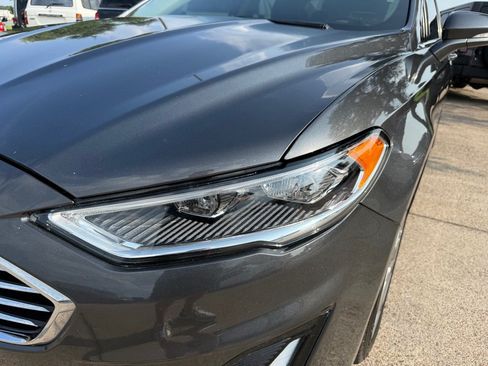 Used 2019 Ford Fusion Titanium FWD image 9