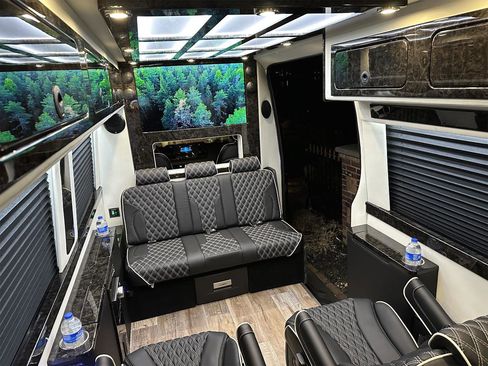 Used 2024 Mercedes-Benz Sprinter 3500 image 26