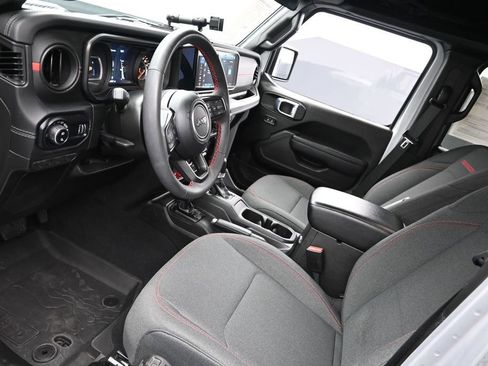 Used 2024 Jeep Gladiator Rubicon w/ Safety Group AWD/4WD image 18