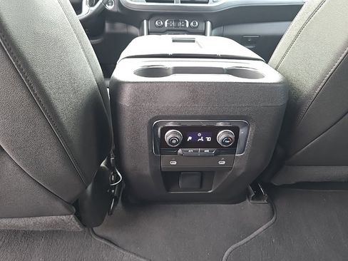 Used 2023 Chevrolet Suburban LT image 27
