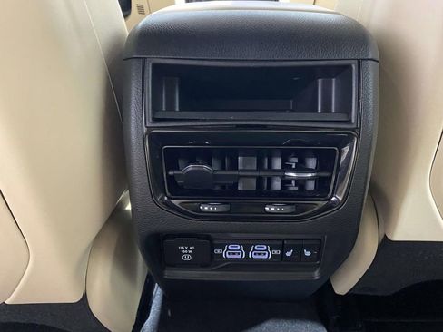 Used 2023 Jeep Grand Cherokee Limited AWD/4WD image 13