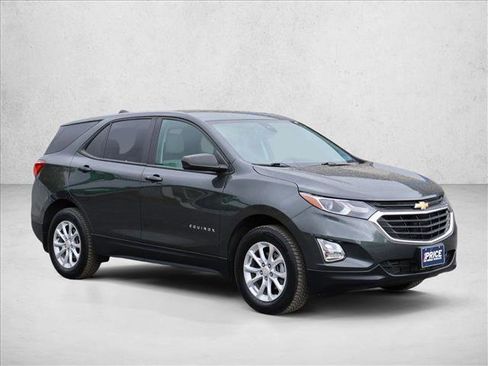 Used 2020 Chevrolet Equinox LS w/ LS Convenience Package AWD/4WD image 3