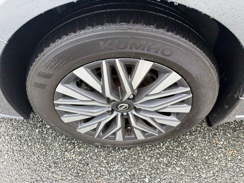 Used 2024 Nissan Altima 2.5 SV w/ SV Premium Package AWD/4WD image 13