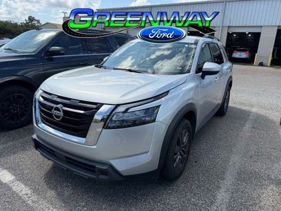 Used 2024 Nissan Pathfinder SV