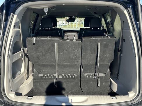 Used 2024 Chrysler Pacifica Touring-L image 20