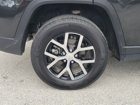 Used 2024 Jeep Grand Cherokee Limited w/ Trailer Tow Package AWD/4WD image 5