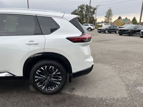 Used 2024 Nissan Rogue Platinum w/ Platinum Premium Package image 6