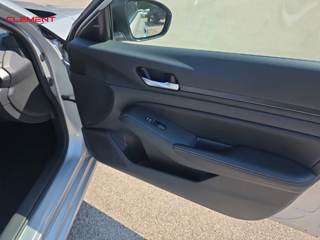 Used 2025 Nissan Altima 2.5 SV FWD image 4