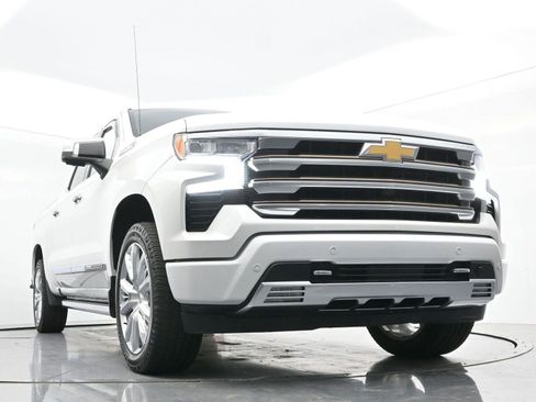 Used 2022 Chevrolet Silverado 1500 High Country w/ High Country Premium Package AWD/4WD image 44