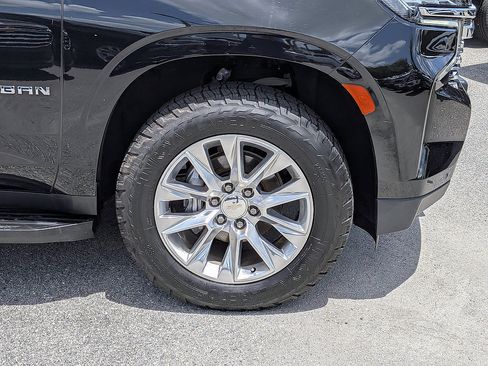 Certified 2024 Chevrolet Suburban Premier AWD/4WD image 10