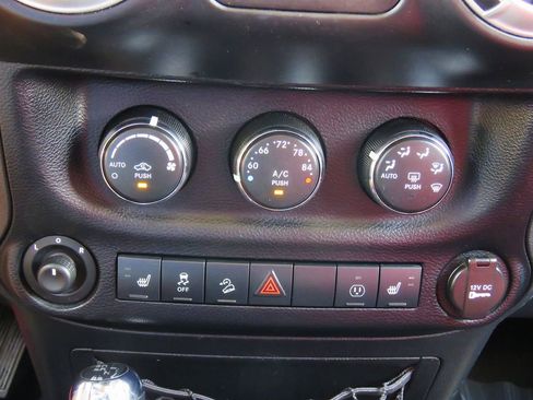 Used 2013 Jeep Wrangler Unlimited Rubicon AWD/4WD image 25