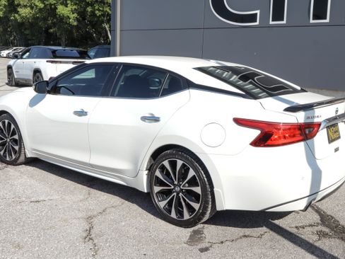 Used 2018 Nissan Maxima SR FWD image 6
