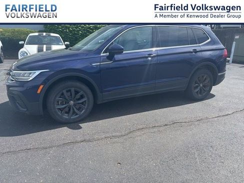 Used 2023 Volkswagen Tiguan SE w/ Panoramic Sunroof Package image 1