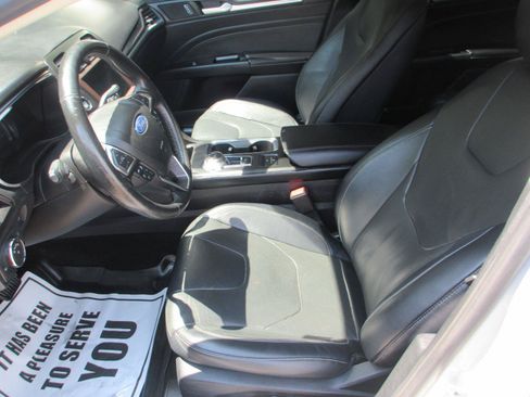 Used 2019 Ford Fusion Energi Titanium FWD image 10