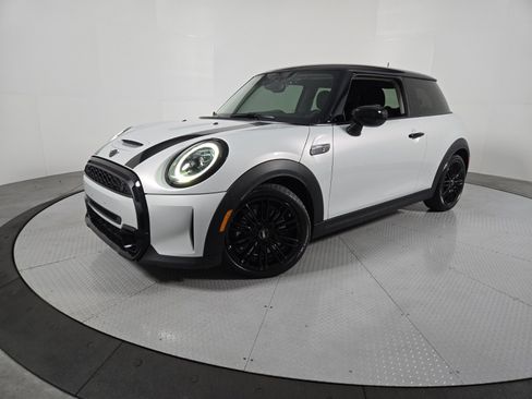 Used 2022 MINI Cooper S image 1