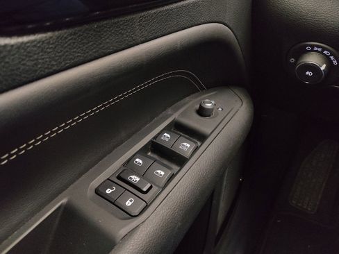 Used 2024 Jeep Compass Latitude w/ Altitude Special Edition image 27