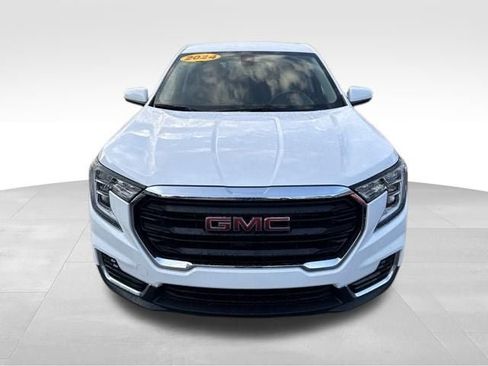 Used 2024 GMC Terrain SLE AWD/4WD image 2