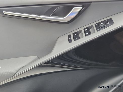 Certified 2024 Kia Niro EX FWD image 32