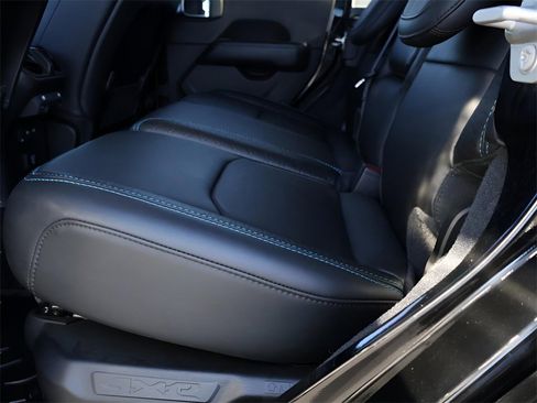 Used 2024 Jeep Wrangler High Altitude image 21