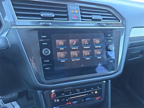 Used 2023 Volkswagen Tiguan SE image 18