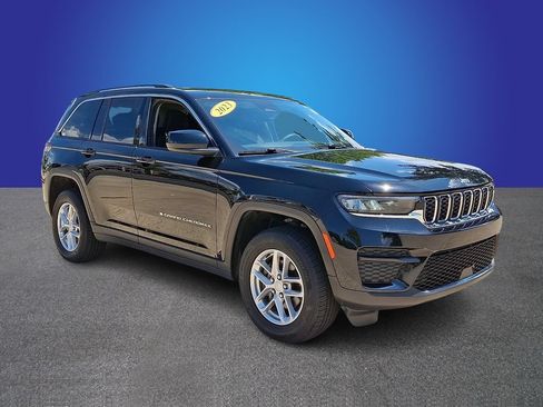 Used 2023 Jeep Grand Cherokee Laredo w/ Luxury Tech Group I AWD/4WD image 3