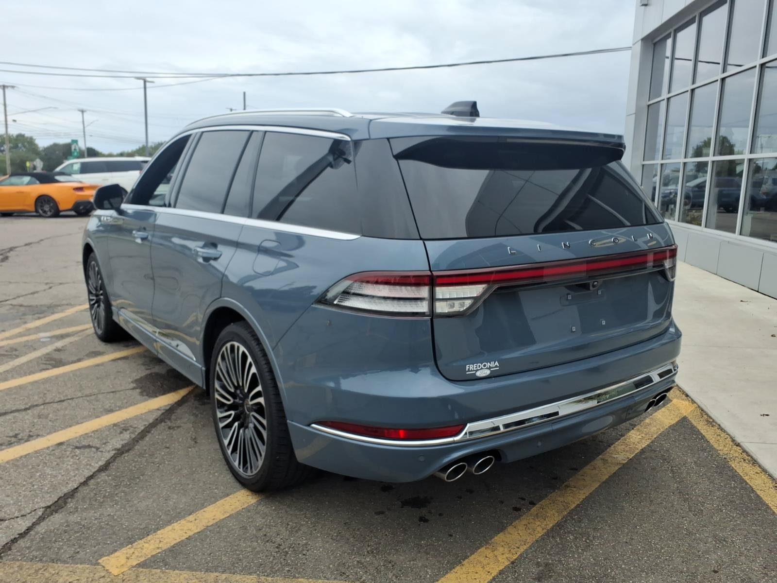 Used 2025 Lincoln Aviator Black Label AWD/4WD image 4